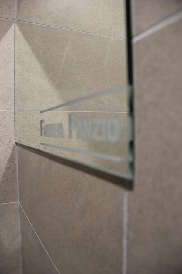 Familia Panzio & Apartmanhaz Gyor Bed & Breakfast Exterior photo